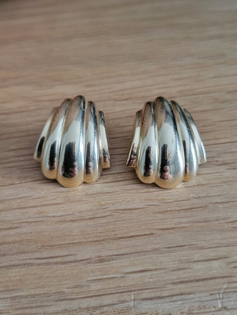 14k Gold Ribbed Dome Earrings - Unbranded